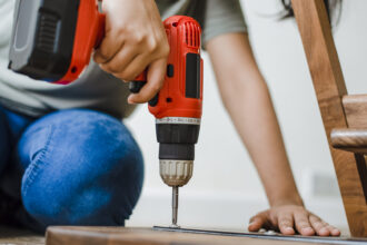 Quel cadeau offrir à un homme de 50 ans passionné de bricolage et de jardin ?